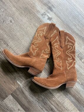 Dingo Out West Camel Suede Western Cowboy Boots